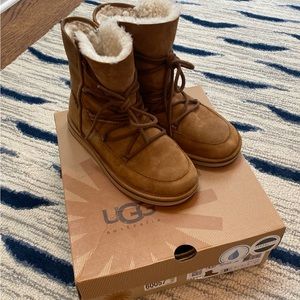 UGG Lodge Boot Size 9 Chestnut Lace Up Short Boot